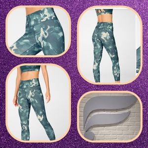 Fabletics HW 7/8 Powerhold Leggings
